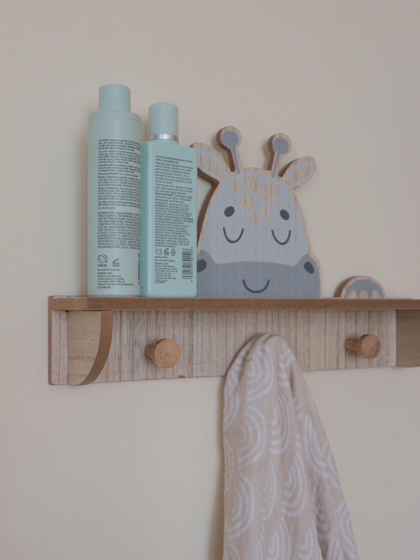 Giraffe Shelf with Hooks