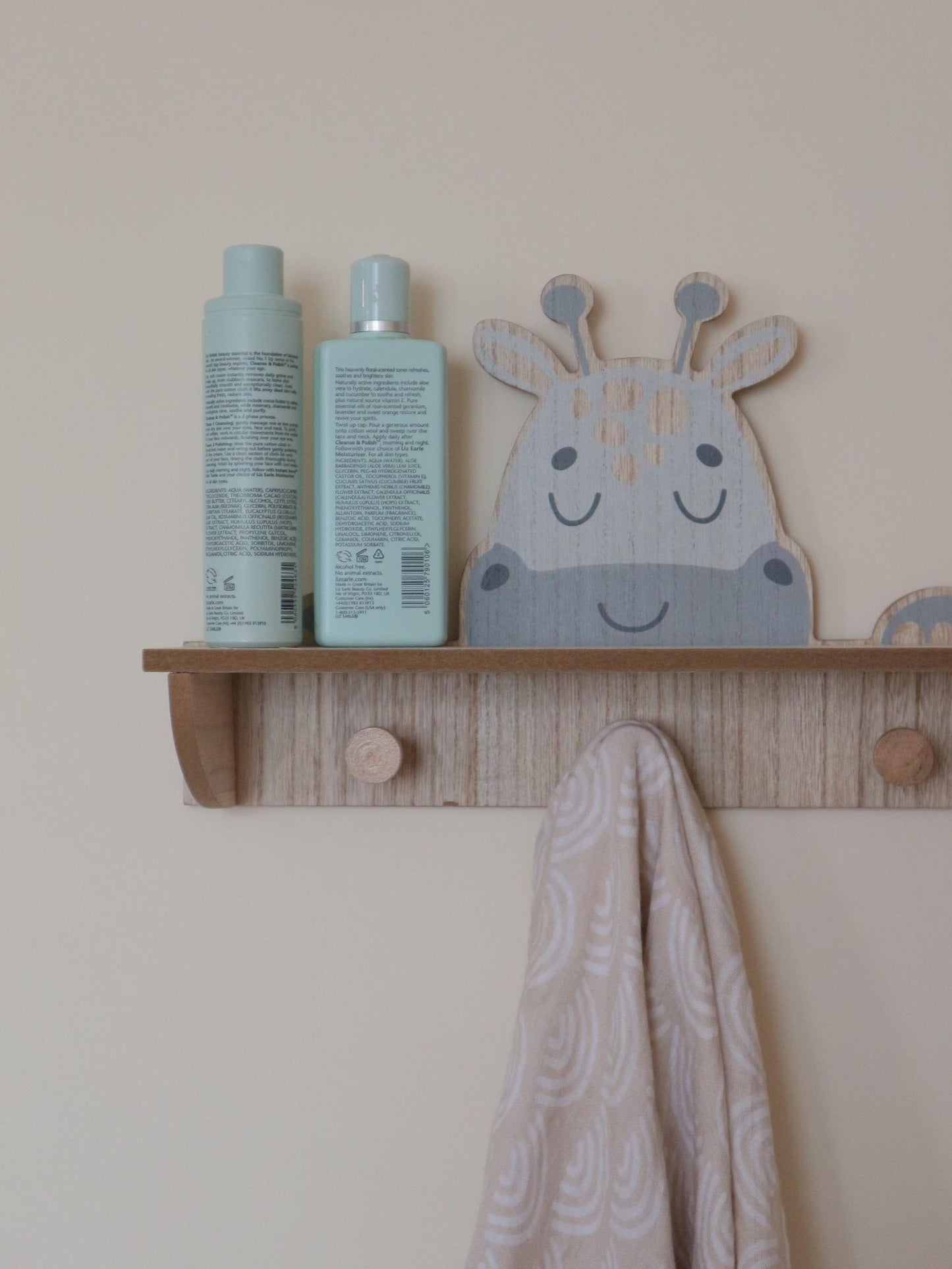 Giraffe Shelf with Hooks