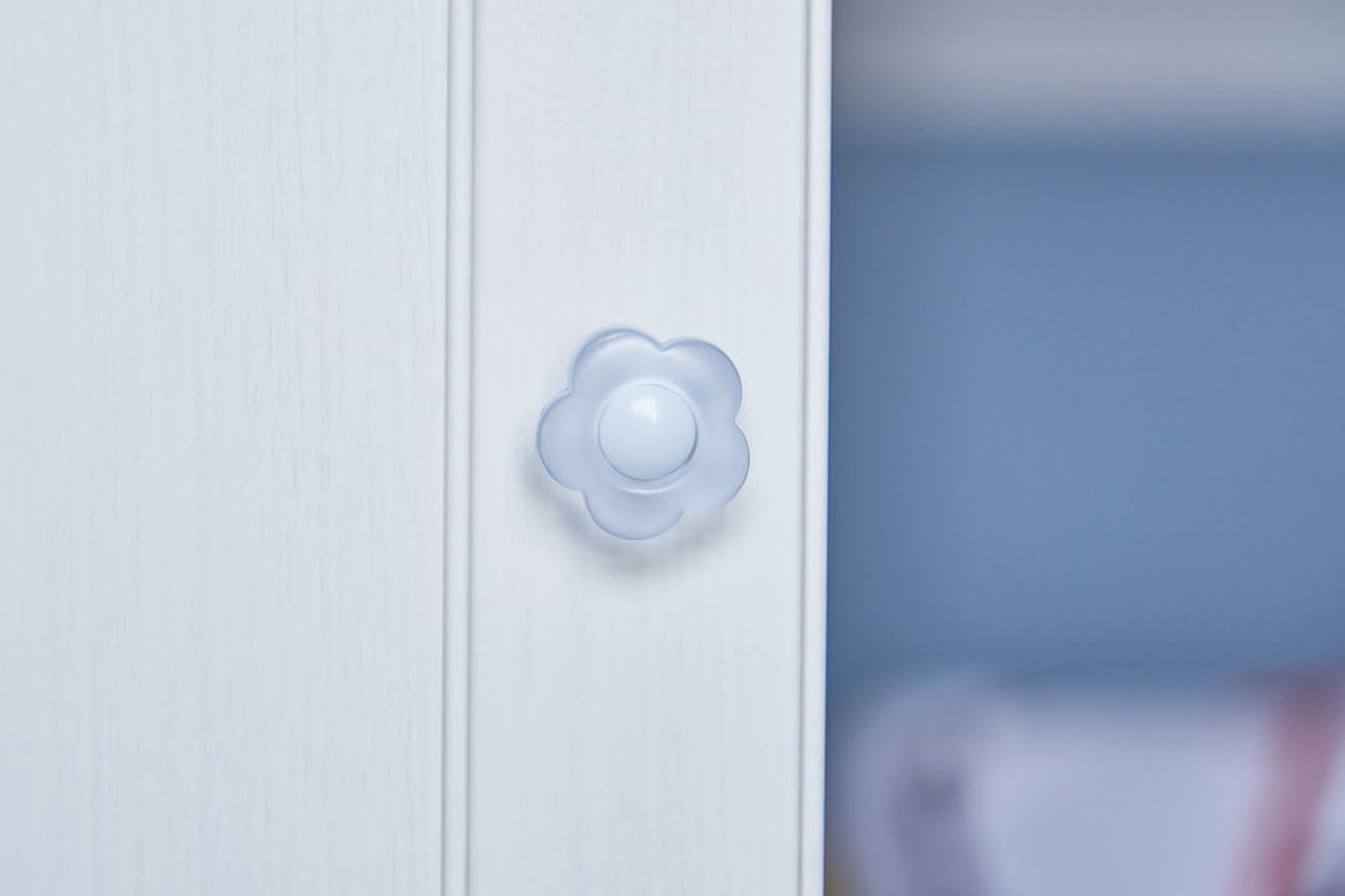 Blue Daisy Glassy Door / Drawer Knob