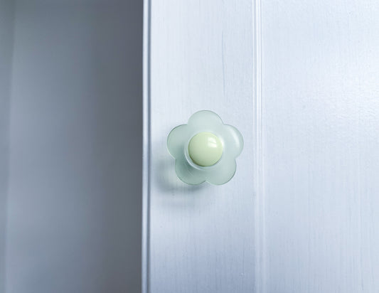 Green Daisy Glassy Door / Drawer Knob