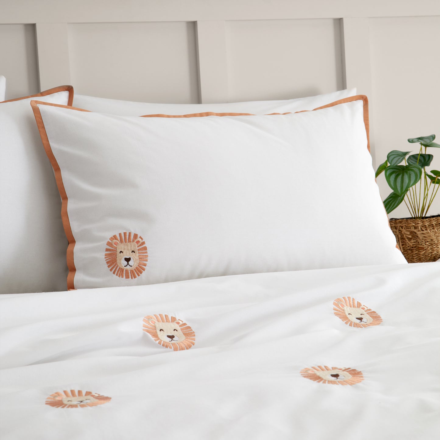 Embroidered Lions Single Duvet Set